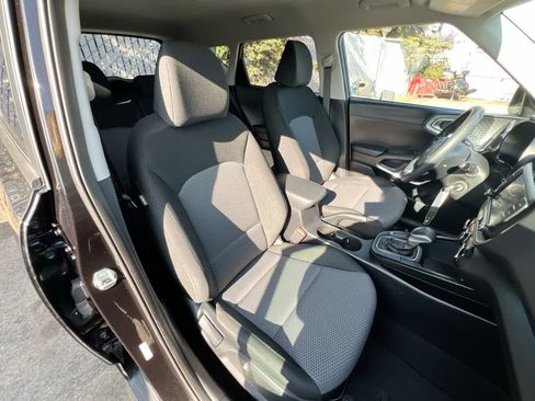 Used 2023 Kia Soul LX w/ Option Group 015 FWD image 28