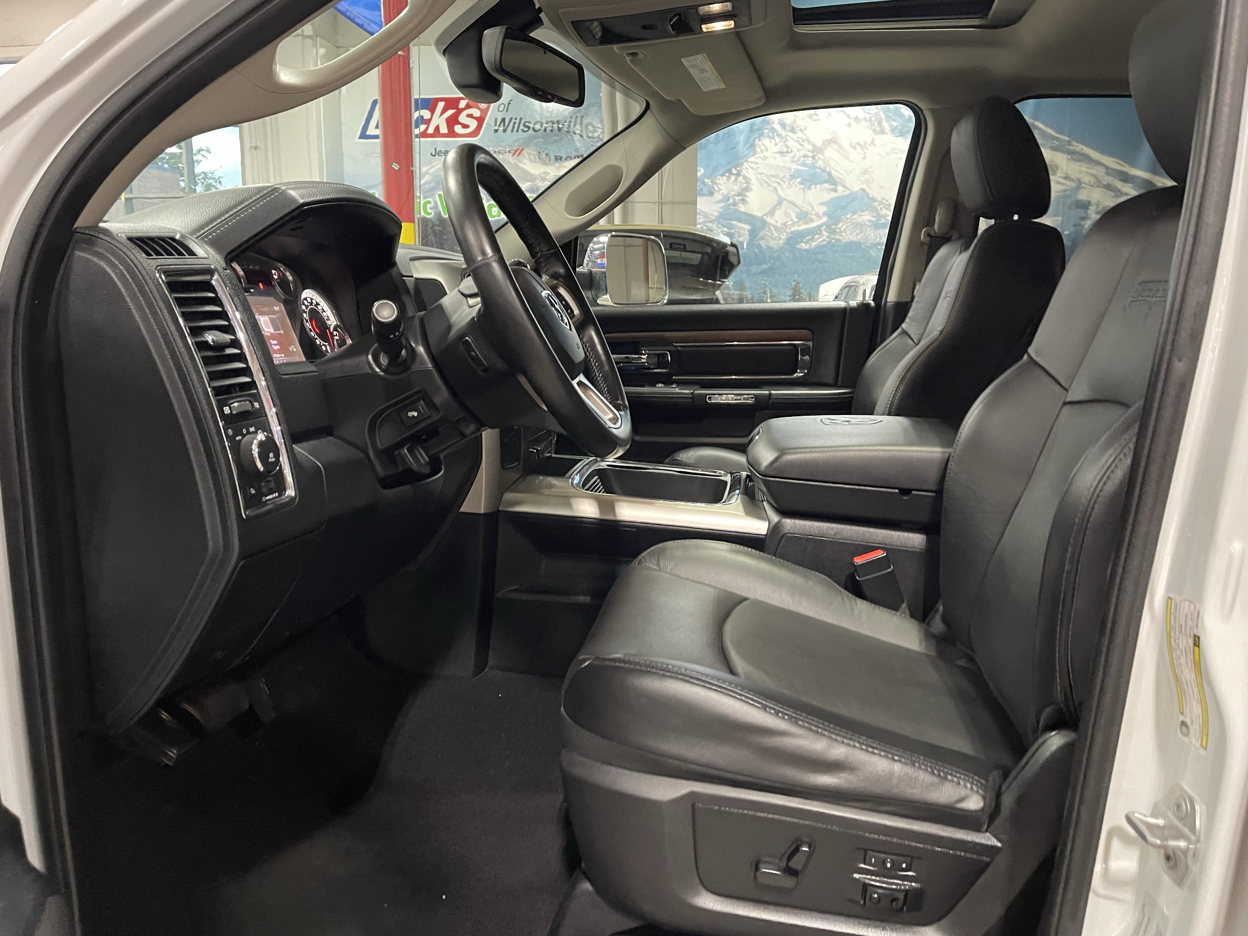 Used 2016 RAM 3500 Laramie w/ Convenience Group AWD/4WD image 12