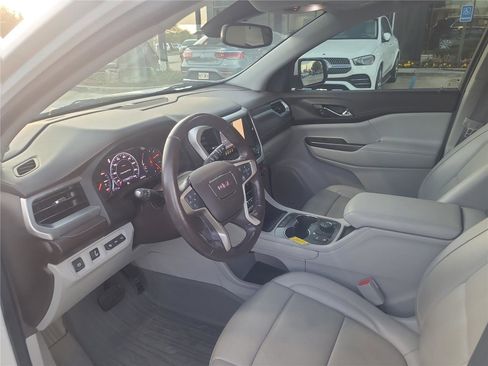 Used 2020 GMC Acadia SLT w/ Driver Alert Package II image 4