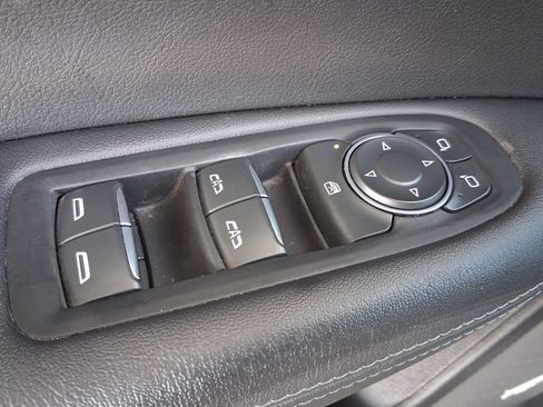 Used 2022 Cadillac XT5 Luxury w/ LPO, Premium Carpet Package FWD image 17