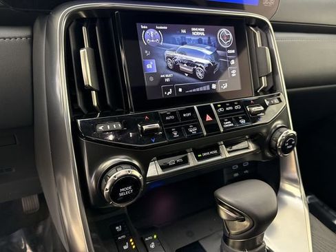Certified 2025 Lexus LX 600 4WD w/ Interior Upgrade Package image 9