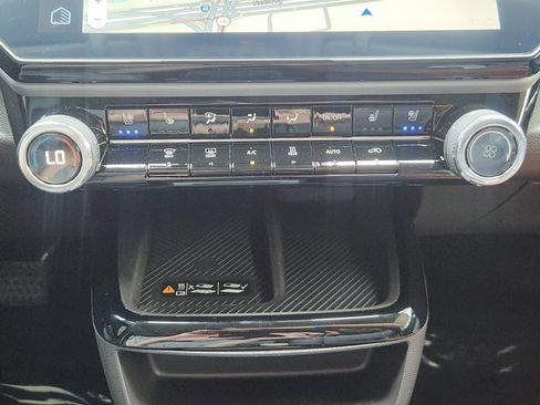 Used 2027 Chevrolet Bolt RS w/ Technology Package FWD image 19