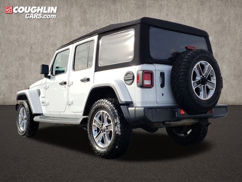 Used 2018 Jeep Wrangler Unlimited Sahara image 4