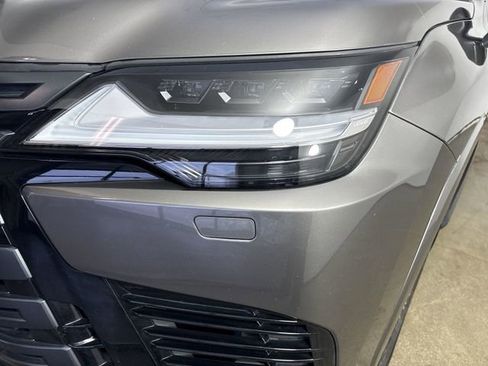 Certified 2022 Lexus LX 600 4WD w/ Appearance Package image 31