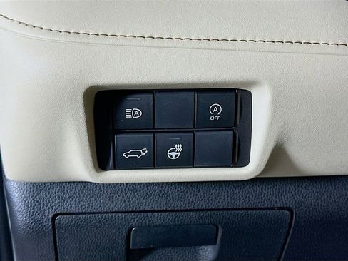 Used 2023 Toyota Highlander Limited image 10