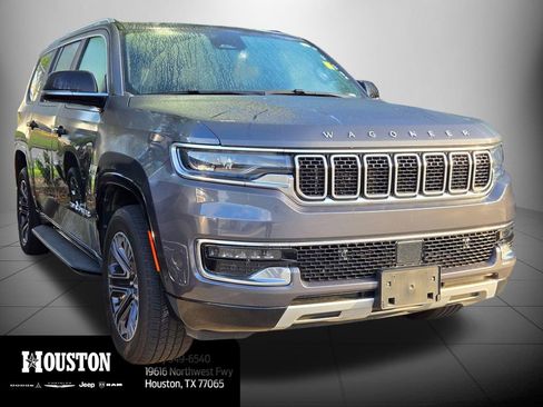 Used 2024 Jeep Wagoneer Series II w/ Flexible Seating Group RWD image 3