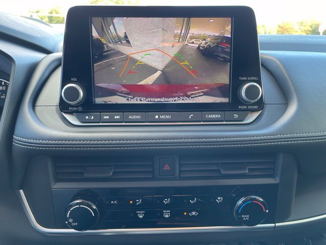 Used 2024 Nissan Rogue S AWD/4WD image 19