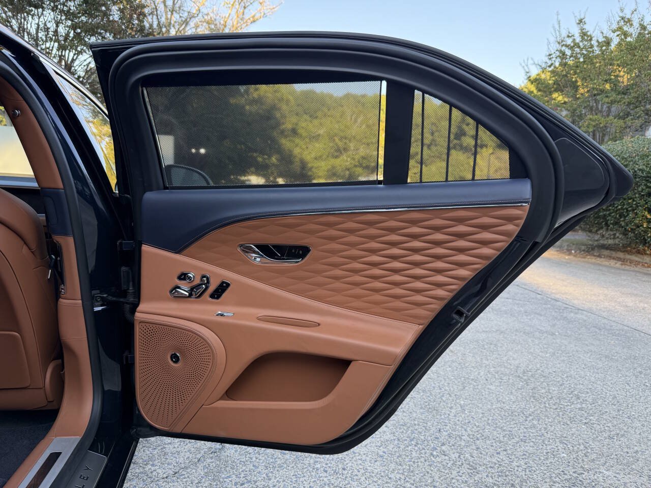 Used 2022 Bentley Flying Spur V8 AWD/4WD image 39