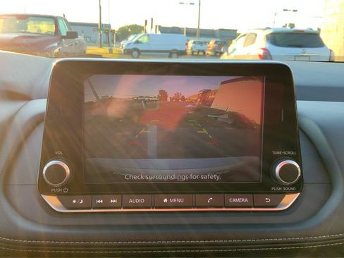 Used 2024 Nissan Rogue SV AWD/4WD image 32