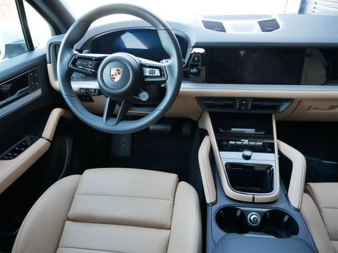 Used 2025 Porsche Cayenne image 14