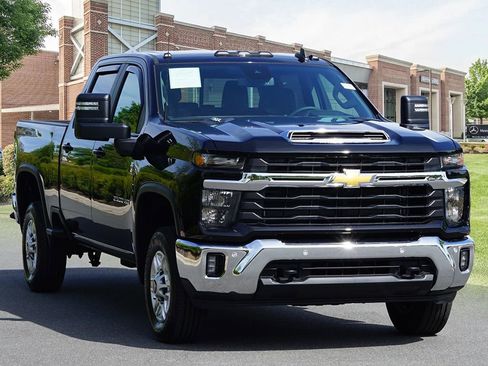 Used 2025 Chevrolet Silverado 2500 LT w/ All Star Edition AWD/4WD image 3