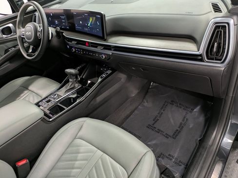 Used 2024 Kia Sorento SX Prestige w/ Sage Leather Package image 29