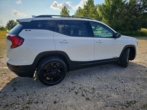 Used 2019 GMC Terrain SLE w/ Black Edition FWD image 3