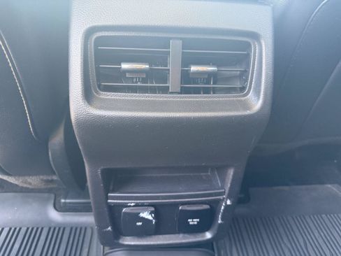 Used 2018 Ford Edge Titanium w/ Ford Safe & Smart Package AWD/4WD image 23