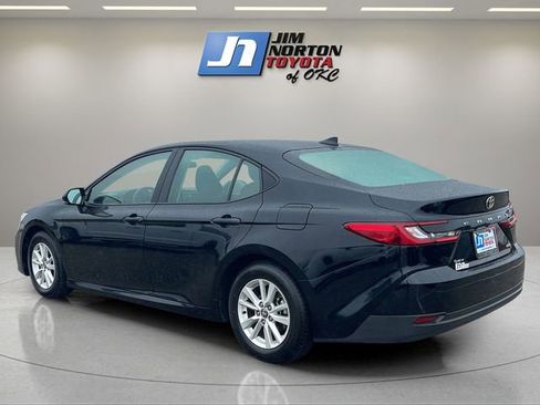 Used 2025 Toyota Camry LE image 7