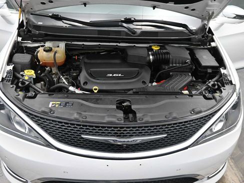 Used 2017 Chrysler Pacifica Limited w/ UConnect Theater Package image 21