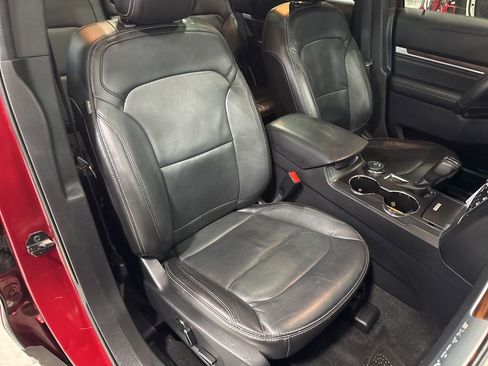 Used 2018 Ford Explorer Limited w/ Equipment Group 301A image 7