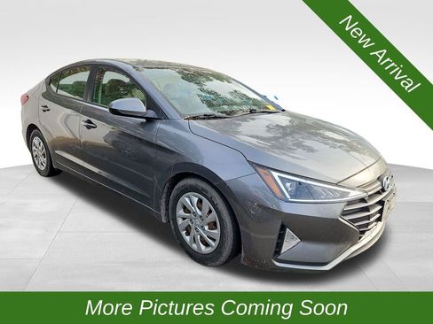 Used 2019 Hyundai Elantra SE image 1