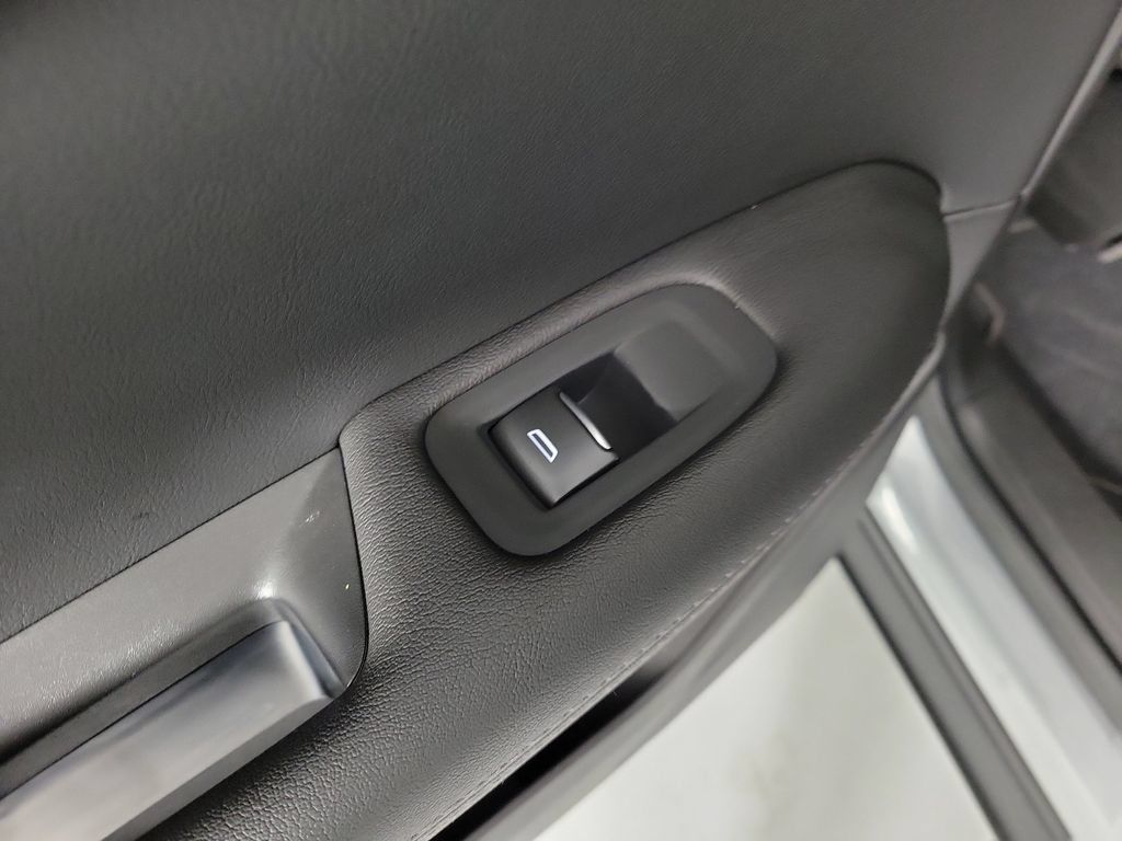 Certified 2025 Cadillac XT5 Luxury FWD image 13