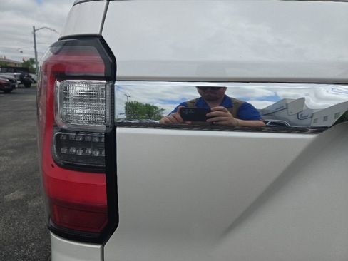 Used 2019 Ford Expedition Limited w/ Special Edition Package RWD image 10