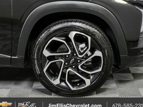 Certified 2025 Chevrolet Trax RS w/ Sunroof Package FWD image 36