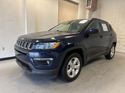 Used 2019 Jeep Compass Latitude w/ Cold Weather Group AWD/4WD image 2
