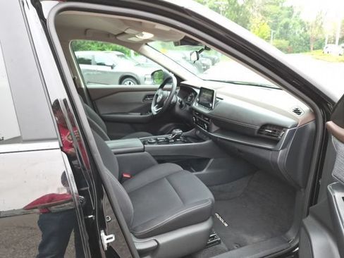 Used 2023 Nissan Rogue S AWD/4WD image 11
