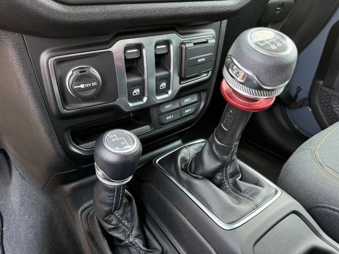 Used 2024 Jeep Wrangler Sport AWD/4WD image 29