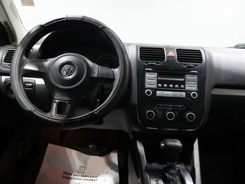 Used 2010 Volkswagen Jetta S image 16