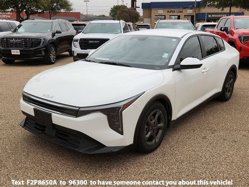 Used 2025 Kia K4 FWD image 1