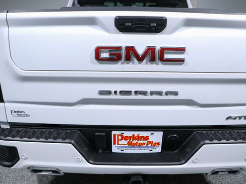 Used 2025 GMC Sierra 1500 AT4 w/ AT4 Preferred Package AWD/4WD image 9