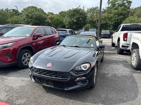 Used 2017 FIAT 124 Spider Classica RWD image 1