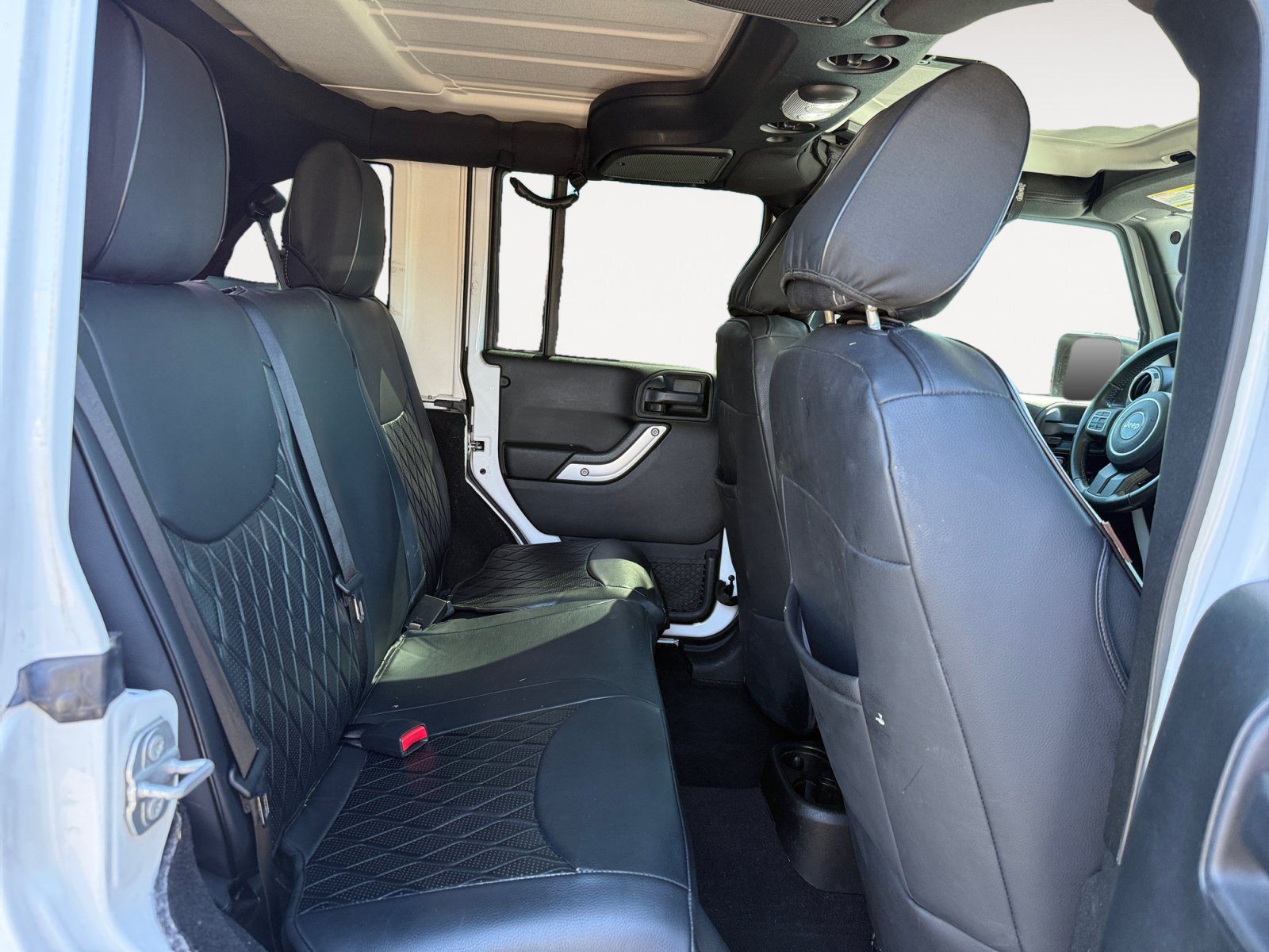Used 2017 Jeep Wrangler Unlimited Sahara w/ Connectivity Group AWD/4WD image 18