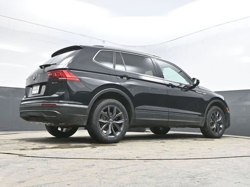 Used 2022 Volkswagen Tiguan SE image 39
