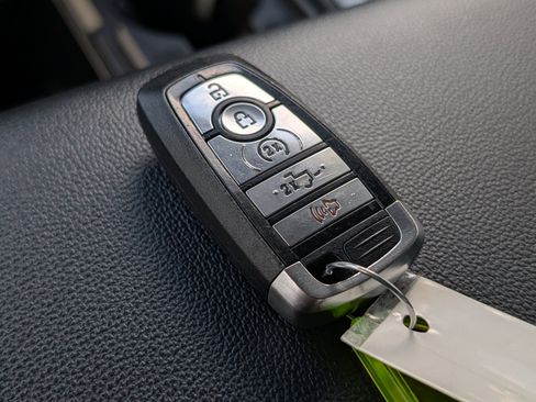 Certified 2024 Ford F250 Lariat w/ Chrome Package image 34