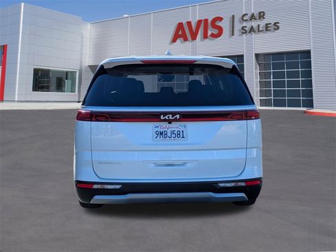 Used 2024 Kia Carnival LX image 7