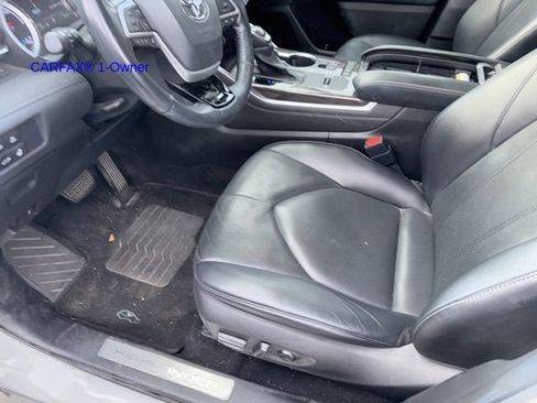 Used 2022 Toyota Highlander Limited image 18