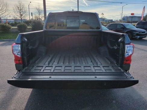 Used 2023 Nissan Titan SV image 12