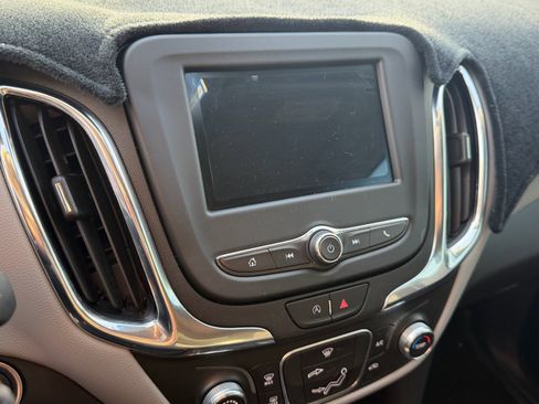 Used 2023 Chevrolet Equinox LS w/ LS Convenience Package image 8