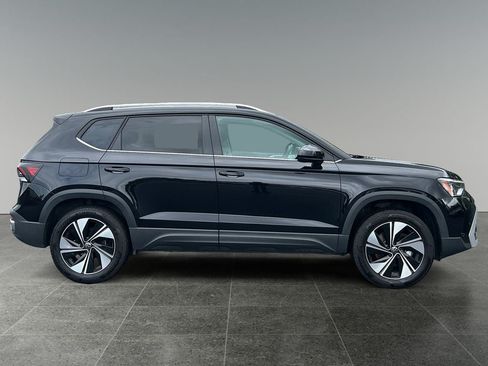 Used 2025 Volkswagen Taos SE AWD/4WD image 10