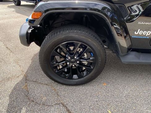 Used 2023 Jeep Wrangler Sahara w/ Cold Weather Group image 35