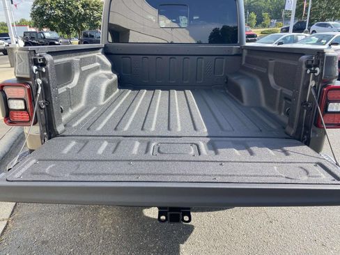 New 2026 Jeep Gladiator Sport AWD/4WD image 9