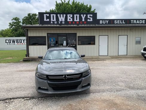 Used 2017 Dodge Charger SXT RWD image 7