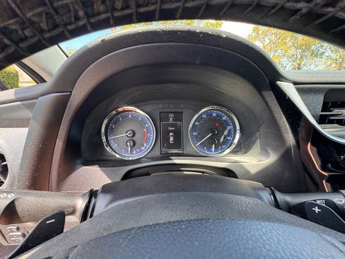 Used 2017 Toyota Corolla SE image 19