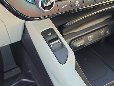 New 2025 Kia Telluride S image 30