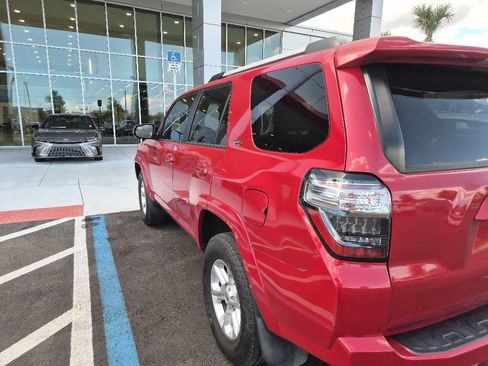 Used 2021 Toyota 4Runner SR5 Premium w/ Moonroof Package RWD image 5
