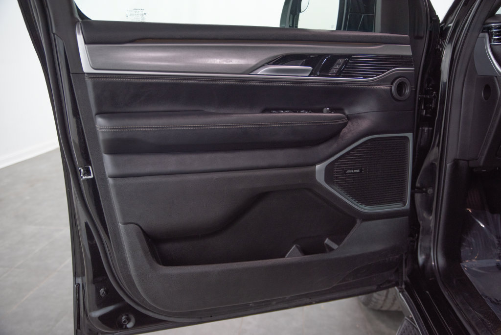 Used 2025 Jeep Wagoneer Series II w/ 8-Passenger Seating Package AWD/4WD image 6