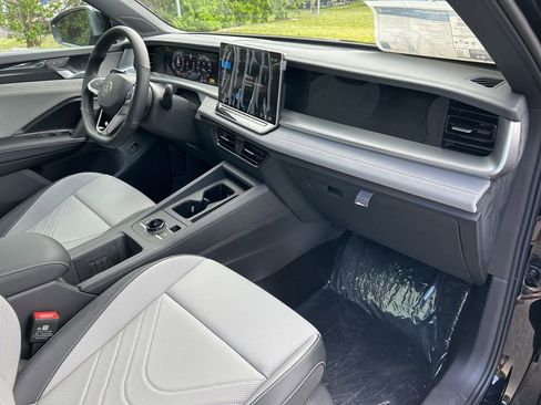 New 2026 Volkswagen Tiguan SE R-Line AWD/4WD image 44