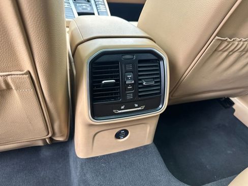 Used 2018 Porsche Macan AWD/4WD image 34