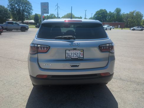 Used 2023 Jeep Compass Sport AWD/4WD image 3